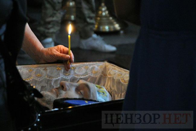 Із воїном Донбасу Андрієм Івановим, який стріляв по Беркуту 20 лютого на Майдані, попрощалися в Києві 17