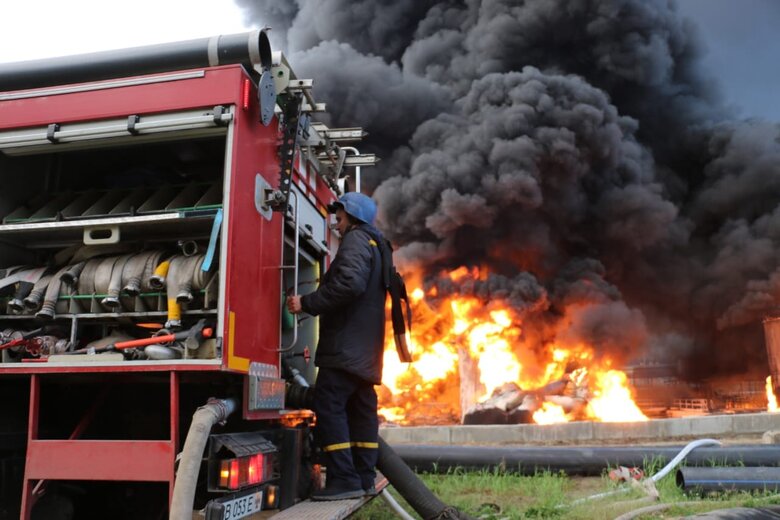 Ruscists destroyed oil refinery in Meref in Kharkiv region 02