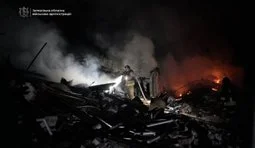 Ворог вдарив безпілотником по приватному сектору Запоріжжя: загинули дві людини, ще одна – постраждала, зруйновано будинок. ФОТО (оновлено)