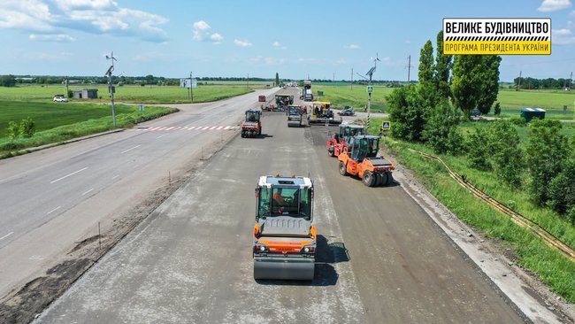 На Дніпропетровщині ремонтують трасу Дніпро-Павлоград 04