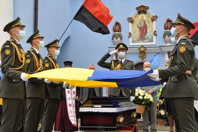 С умершим ветераном ОУН-УПА и дивизии Галичина Орестом Васкулом простились в Киеве 45