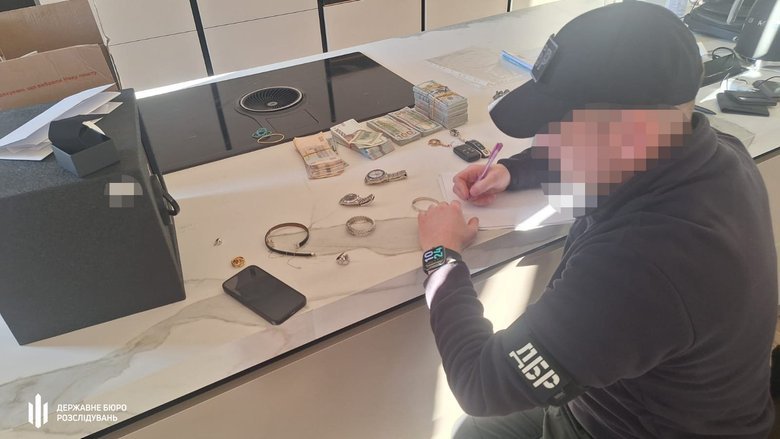 Кіберзлочинна група: на Закарпатті затримано співучасника