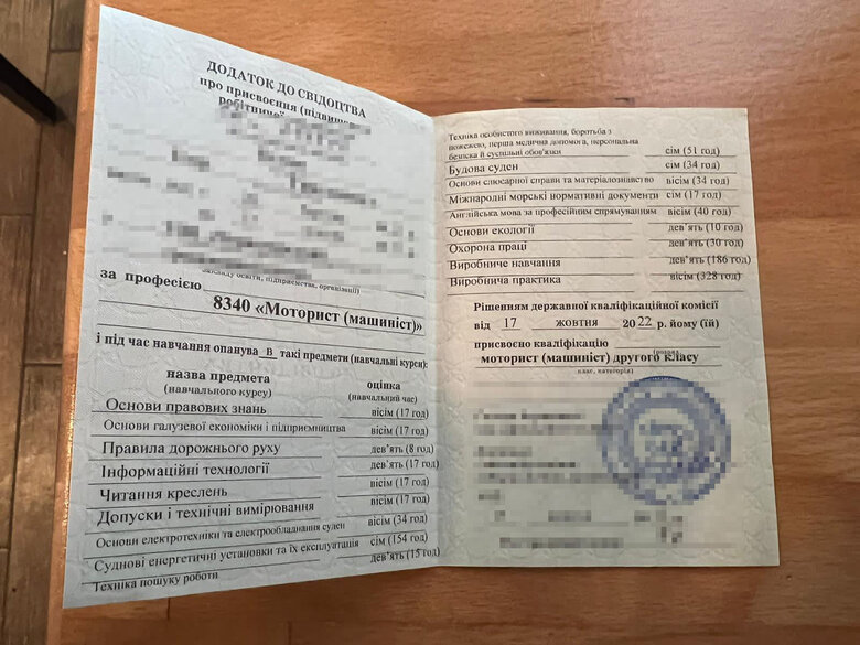 Хабарник в Одесі вистрибнув з вікна, тікаючи від силовиків 05 Хабарник в Одесі вистрибнув з вікна, тікаючи від силовиків 05