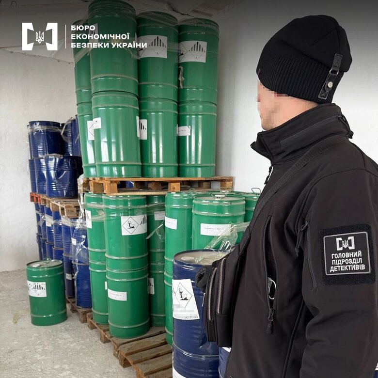 БЕБ знайшло підпільне виробництво підроблених пестицидів та агрохімікатів