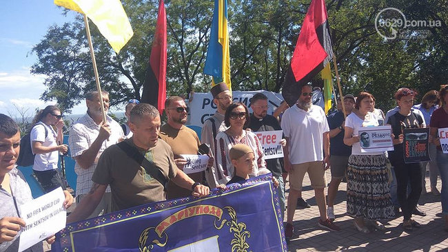 В поддержку Олега Сенцова митинговали в Мариуполе 01