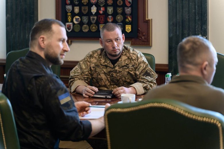 Зеленський заслухав доповіді Драпатого, Хмари та Паліси