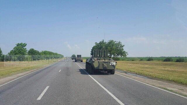 Переміщення колони російської бронетехніки зафіксовано на трасі Тирасполь-Рибниця поблизу кордону з Україною, - експерт Філіпенко 01