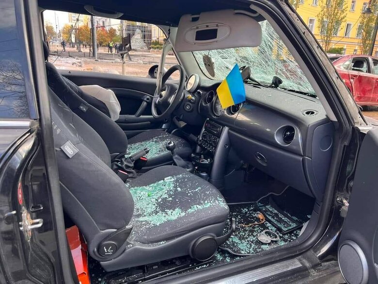 Наслідки удару рашистів по центру Києва 02