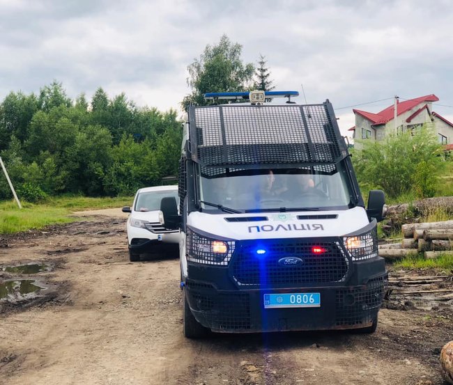 Полиция провела обыски в нескольких лесхозах Ивано-Франковской области 06