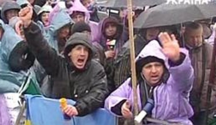 Майдан-2 захватил подземные переходы и грозит кровью. ВИДЕО.