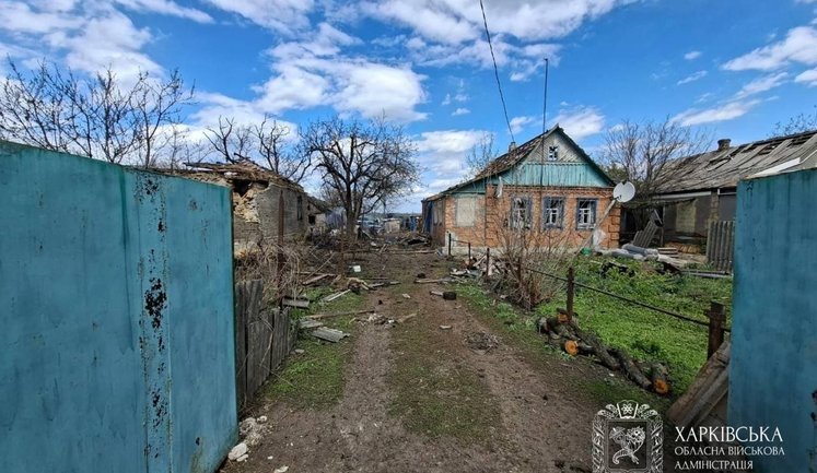 Шесть человек пострадали в результате удара РФ по населенному пункту в Харьковской области. ФОТОРЕПОРТАЖ