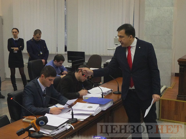In Ukraine, corruption is now undermining the military 02