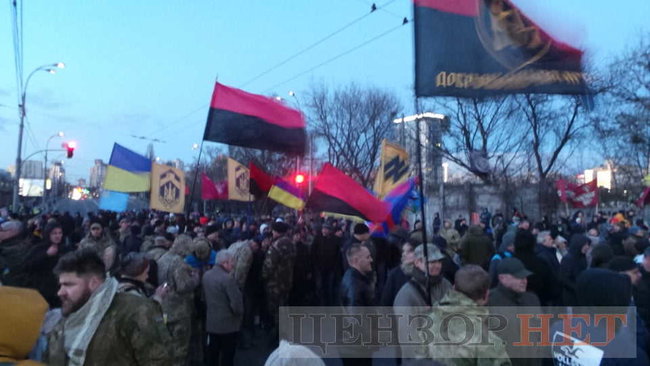 Марш украинских добровольцев проходит в Киеве 01