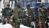 Намети і сцена біля Ради розібрані, комунальники вивозять сміття, правоохоронці все ще стоять в оточенні. ВІДЕО + ФОТОрепортаж