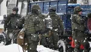 Намети і сцена біля Ради розібрані, комунальники вивозять сміття, правоохоронці все ще стоять в оточенні. ВІДЕО + ФОТОрепортаж