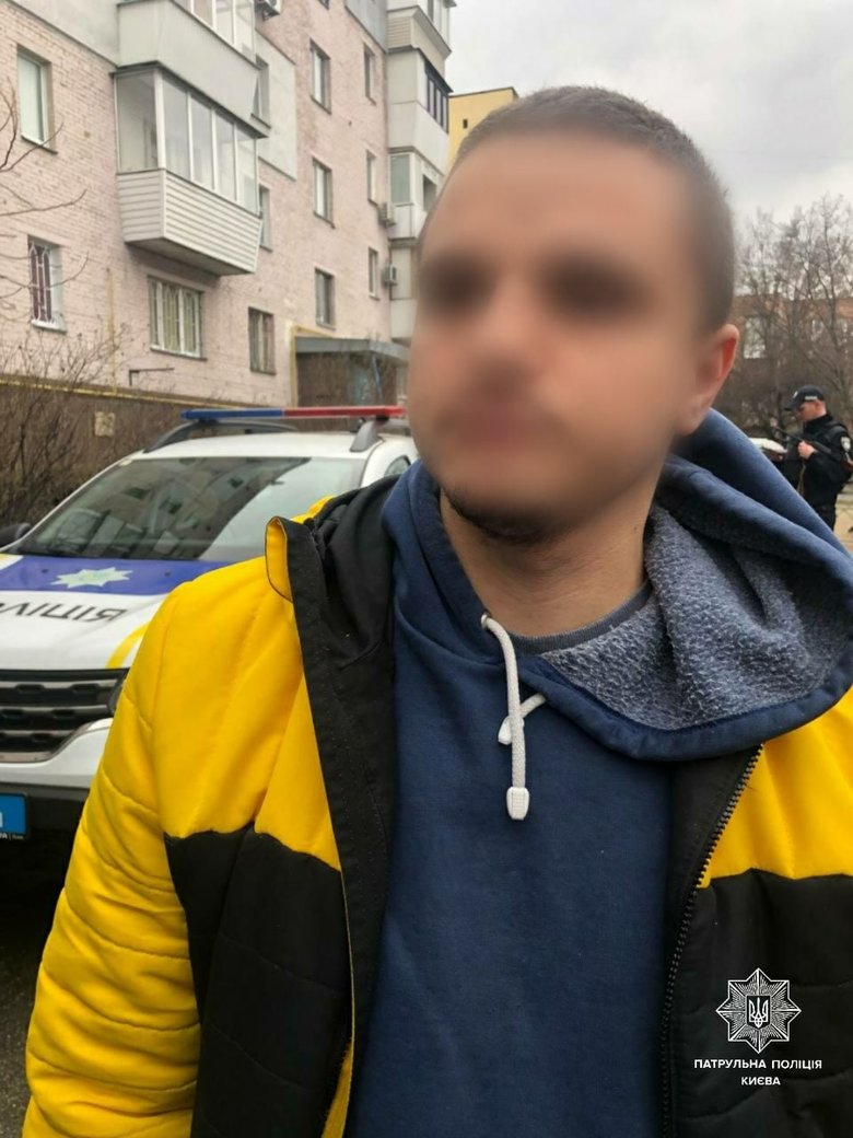 Патрульні поліцейські у Києві затримали групу диверсантів та двох військових РФ 09