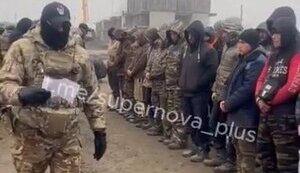 Российский военком перед строем мигрантов-нелегалов обещает паспорт РФ и поездку на войну: "Желающие есть?! Нет. Тогда едете на родину". ВИДЕО