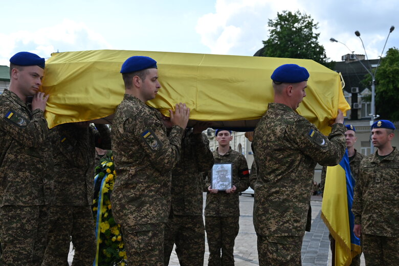 Прощання з полеглим воїном Денисом Зеленим