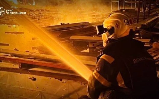 Атаки РФ на північ та схід України: троє загиблих і 30 постраждалих, серед цілей ворога - АЗС та енергооб’єкти. ФОТОрепортаж