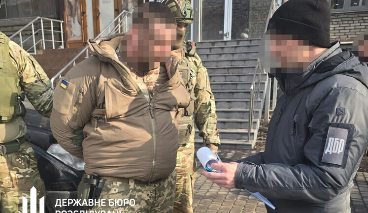 Задержан чиновник ВСП в Запорожье, который за деньги помогал уклонистам выехать за границу, - ГБР. ФОТОрепортаж