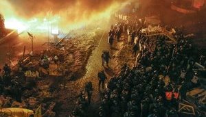Потерпіла Тарновська дала свідчення у суді про розгін Майдану 18 лютого 2014 року: З моєї ноги стирчав залізний штир. У лікарні з неї видалили 21 осколок. Сказали, що дивом не відірвало стопу