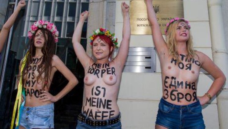 "Мое тело - моя бомба": Гологрудые Femen штурмовали украинские посольства в Европе. ФОТОрепортаж