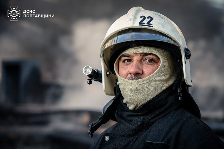 Удар РФ по Полтавщині Пожежу гасять другий день