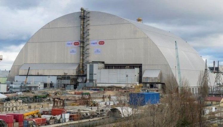 Четвертый энергоблок ЧАЭС накрыли защитной аркой. ФОТО