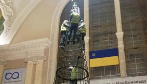Ялинка на центральному вокзалі встановлюється в штатному режимі, - заява Укрзалізниці