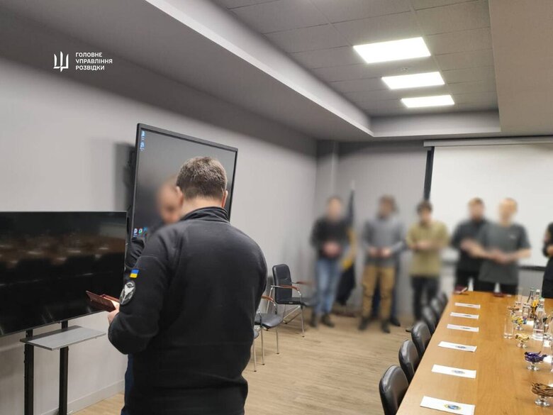 Буданов вручил награды киберактивистам группы LASKA