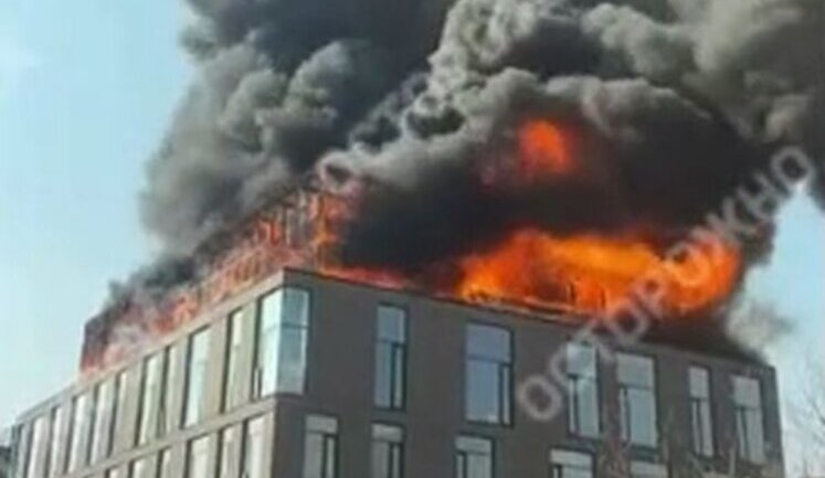В центре Москвы горит элитный жилой комплекс. ВИДЕО