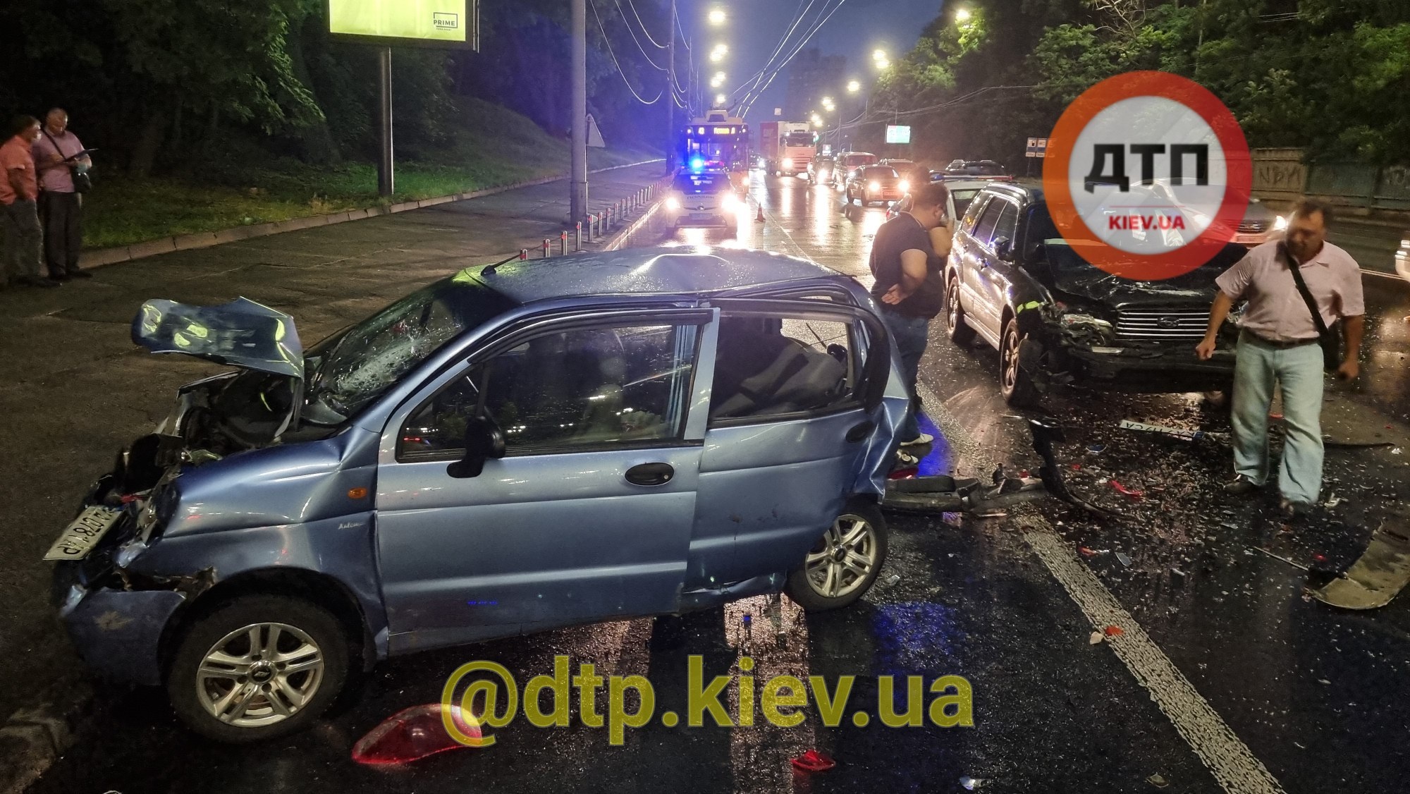 Аварии в Киеве: Женщина с двумя детьми госпитализированы в результате ДТП |  Цензор.НЕТ