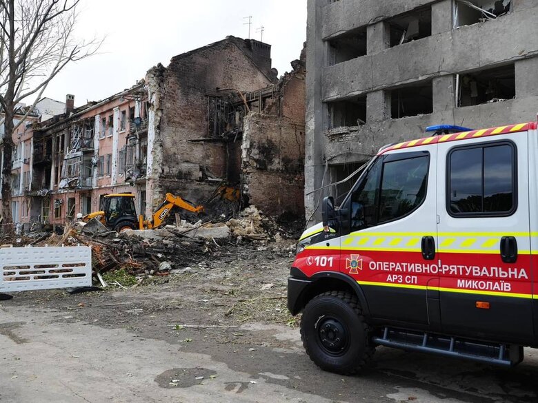 У Миколаєві завершена рятувальна операція: двоє людей загинуло, 18 дістали поранення 01