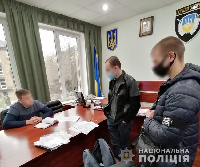 Двое столичных правоохранителей заключали договоры на охрану, но не передавали деньги в кассу, - Нацполиция 02