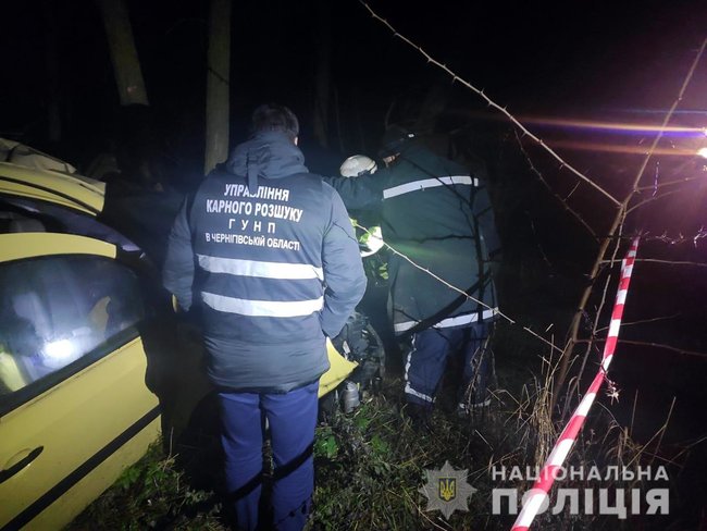 У Чернігові пасажир викрав таксі та загинув у ДТП, намагаючись сховатися від поліції 01