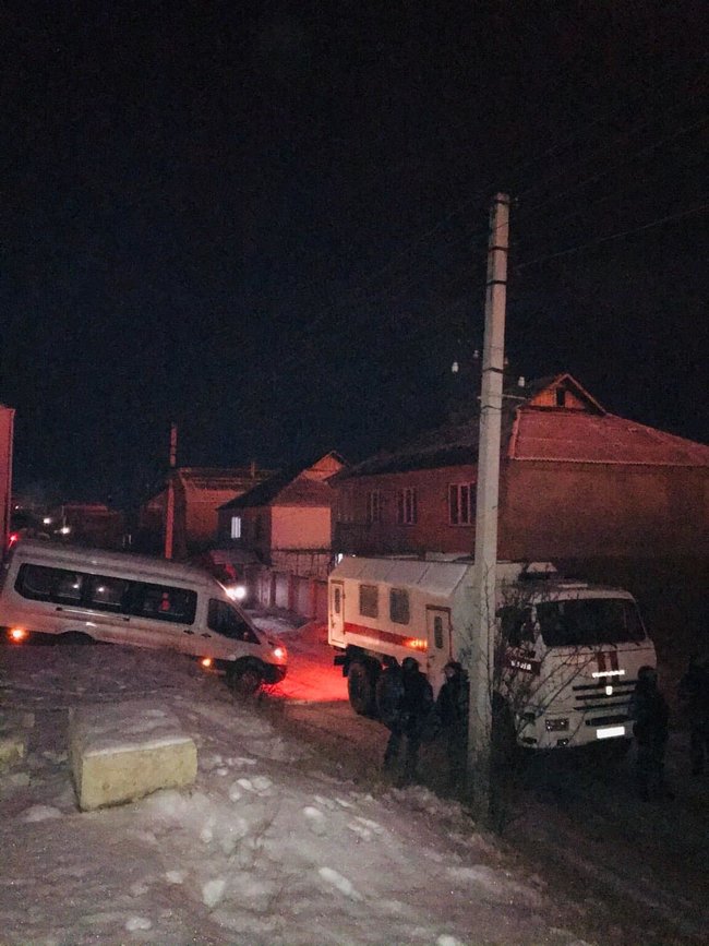 Five people detained in FSB raids on homes of Crimean Tatars 12