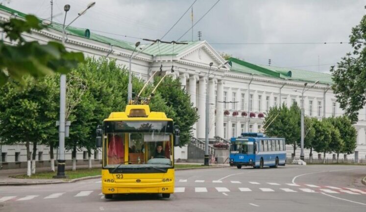 СБУ прийшло з обшуками у міськраду Полтави через закупівлю дронів для ЗСУ