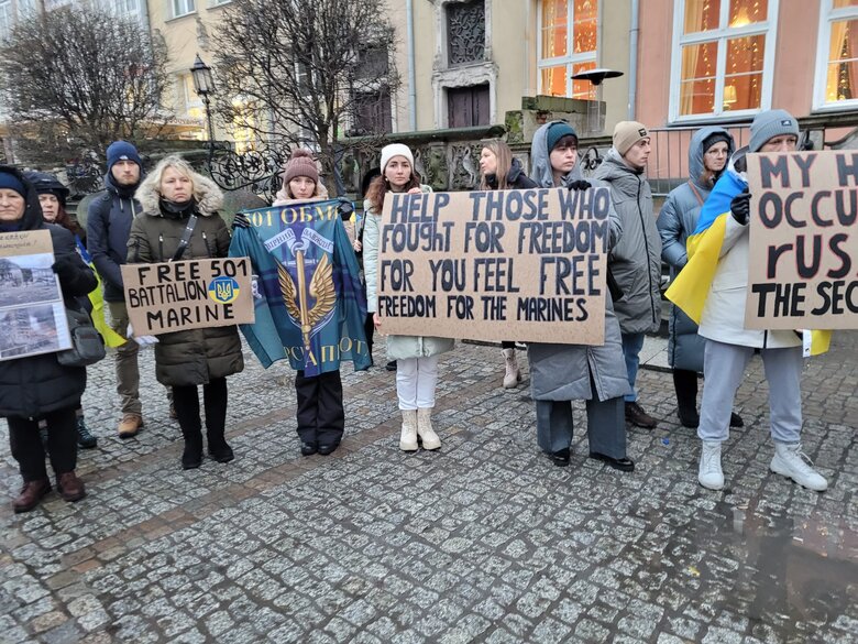 В Гданьске протестовали против ракетных атак РФ по Украине 05 В Гданьске протестовали против ракетных атак РФ по Украине 05