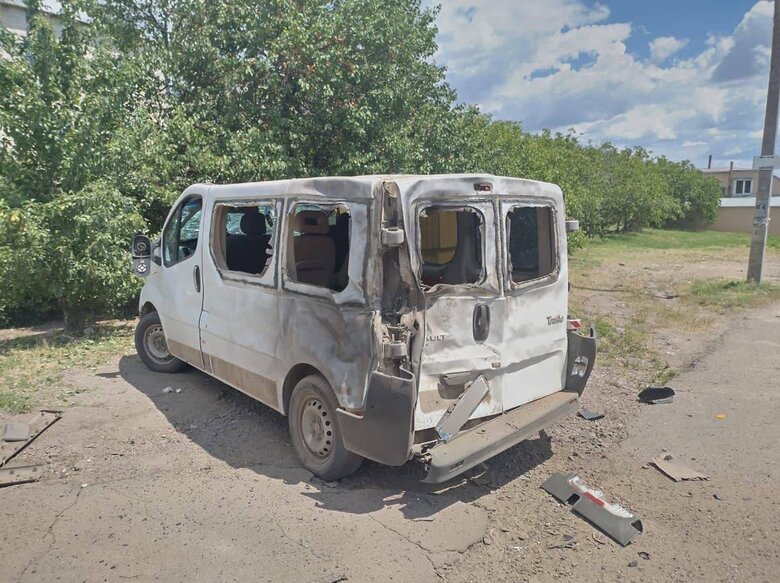 Рашисти атакували FPV-дроном авто у Нововоронцовці на Херсонщині