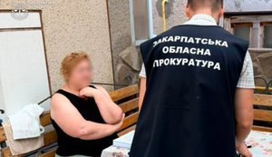 Депутатку Ужгородської райради та її заступницю судитимуть за фіктивне працевлаштування чоловіків у ліцеї і виплату їм понад пів мільйона гривень зарплати. ФОТО