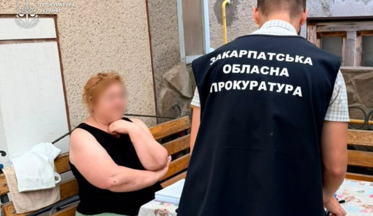 Депутатку Ужгородської райради та її заступницю судитимуть за фіктивне працевлаштування чоловіків у ліцеї і виплату їм понад пів мільйона гривень зарплати. ФОТО