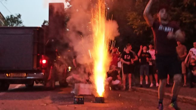 Акция в поддержку отставки Авакова с файерами и салютом прошла возле здания МВД 23