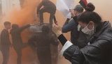 Protesters burn down old police vehicle in front of Ukrainian Parliament. VIDEO&PHOTOS