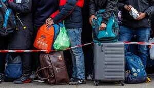 Школярі після 11 класу виїжджають за кордон. Що кажуть в МОН