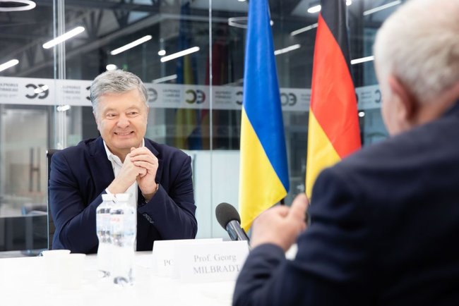 Порошенко встретился со спецпосланником правительства Германии Мильбрадтом: Завершение децентрализации в Украине - это вопрос европейской интеграции 01