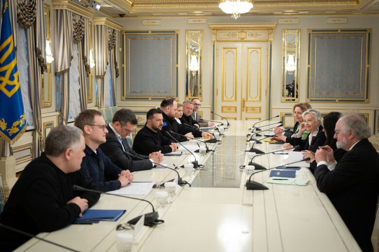 Зеленський обговорив із делегацією Венеціанської комісії конкурсний відбір суддів до КС та закон про деолігархізацію 01
