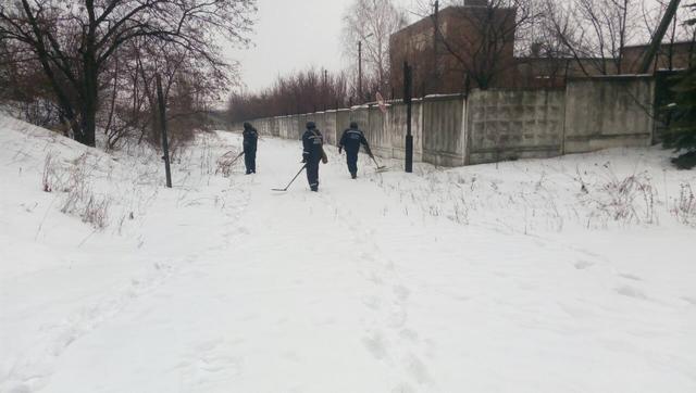 Avdiivka recovers from shelling aftermath: mine clearance, repair underway 04