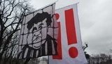 Учасники "Маршу за майбутнє" вирушили до будинку Порошенка. ВIДЕО