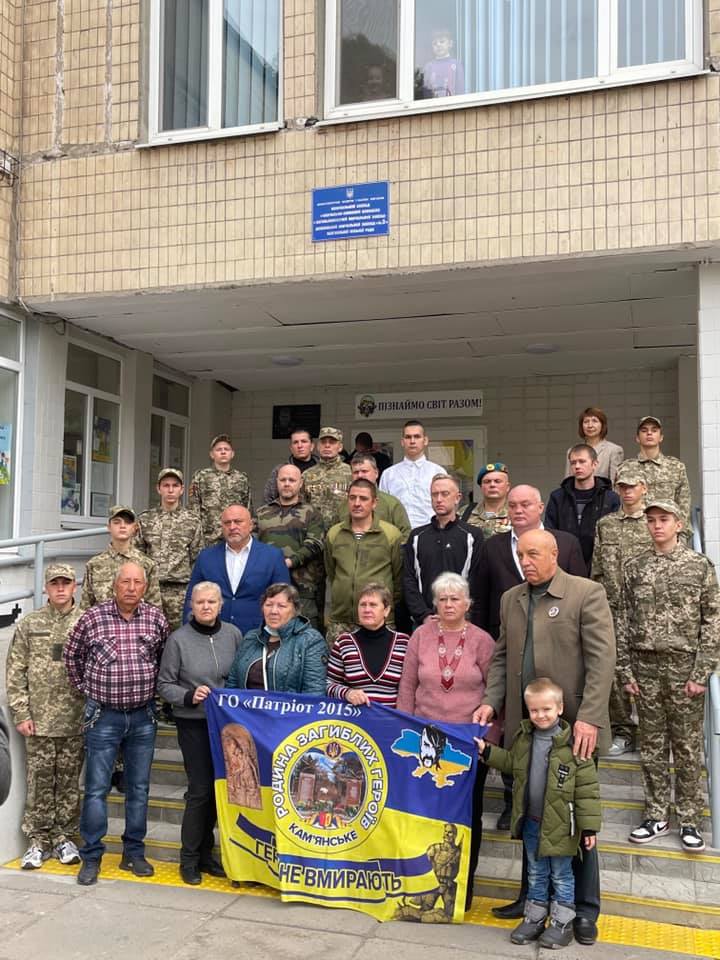 Меморіальну дошку бійцеві ДУК Правий сектор Євгену Ворошилу відкрили на Дніпропетровщині 03