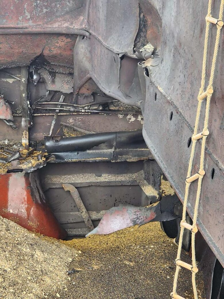 Ворог пошкодив судно з кукурудзою у порту Південний